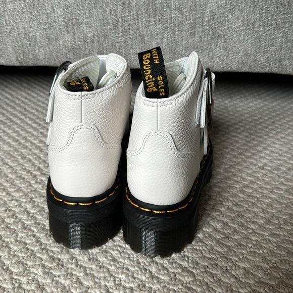 NEW DR MARTENS DEVON HEART LEATHER PLATFORM BOOTS - Picture 6 of 12